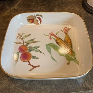 Royal Worchester Eversham 11 in.² baking, buffet, and serving dish